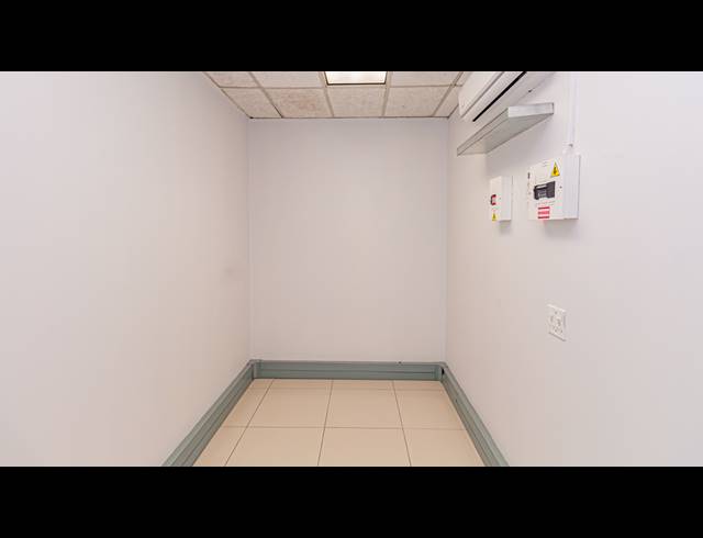 240M² OFFICE TO LET IN DUNKELD WEST